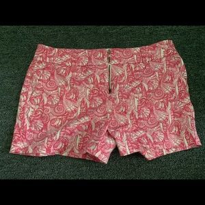 Sea shell vineyard vines shorts.